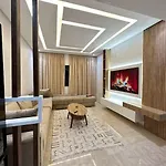 Spacious Duplex With Pool Central Near M Avenue